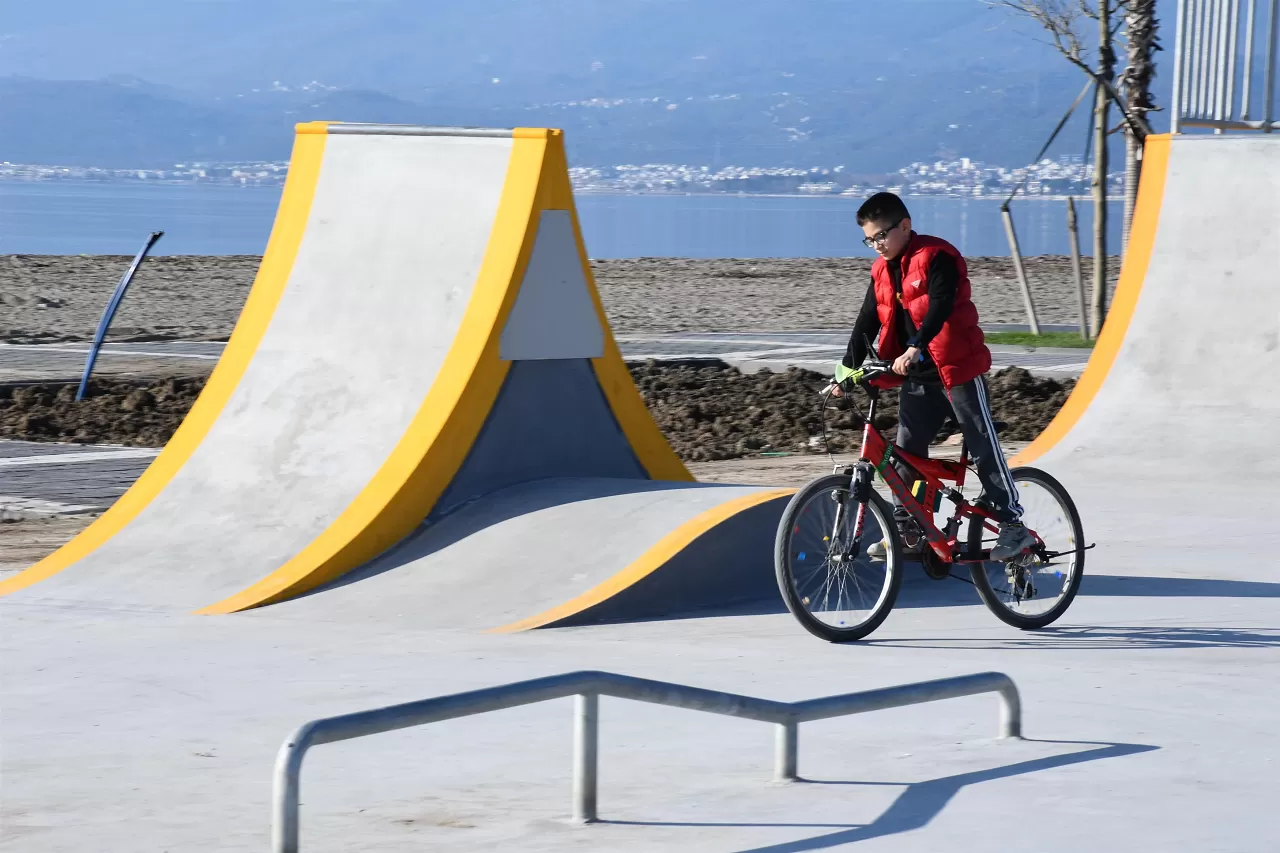 Gençlerin gözdesi skate parklar yaygınlaşıyor: Şimdi Akçay'da