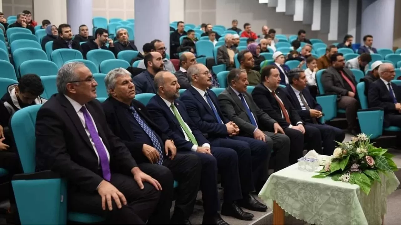 Balıkesir Gazi İmam Hatip Ortaokulu'ndan: Hafızlık ve Ezan Okuma Yarışması