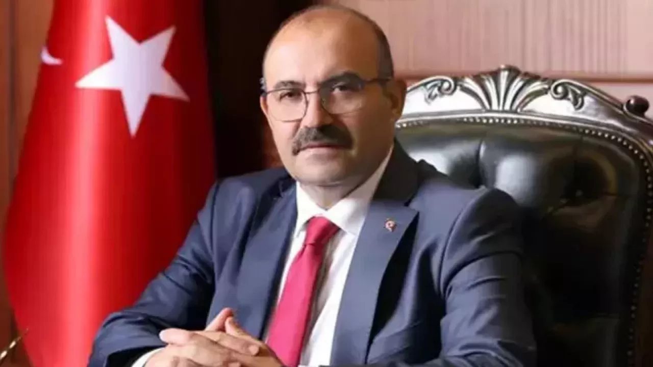 Vali Ustaoğlu'ndan Çalışan İdareciler Günü Mesajı