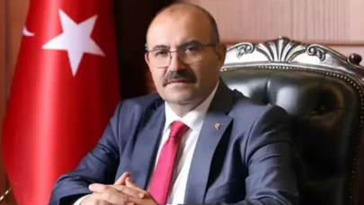 Vali Ustaoğlu'ndan Çalışan İdareciler Günü Mesajı