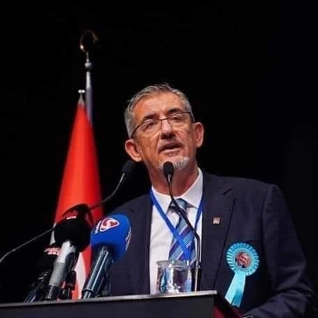 Başkan Köybaşı: Halktan Alıp, Göstermelik Zamlarla Tebrik Bekliyorlar sözleriyle gündeme oturdu. Cumhuriyet Halk Partisi (CHP) Balıkesir İl Başkanı Erden Köybaşı, 2024 yılıyla birlikte hayatın birçok alanına yansıyan zamlara tepki gösterdi.